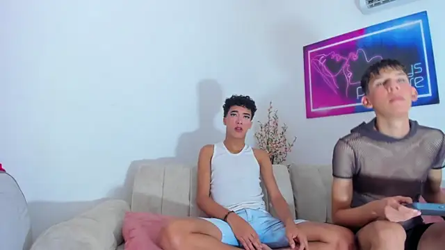 Snapshot of Pleasure_boys_hot chatting on December 2025 08:16:02 PM Pleasure boys hot online show from December 2025 08:16:02 PM