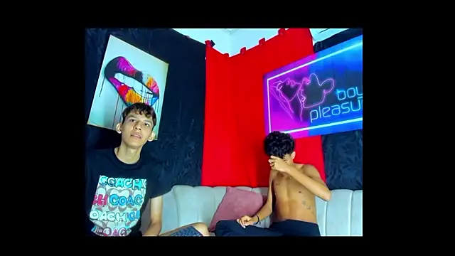 Snapshot of Pleasure_boys_hot chatting on January 2026 07:37:02 PM Pleasure boys hot online show from January 2026 07:37:02 PM