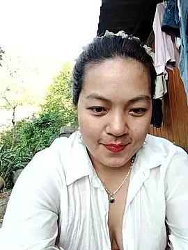 Snapshot of Lucky_cutee chatting on May 2026 12:06:02 AM Lucky cutee online show from May 2026 12:06:02 AM