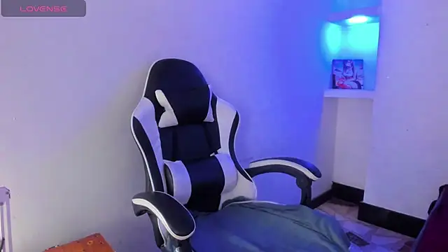 ashley-17 online show from March 2026 04:42:01 AM