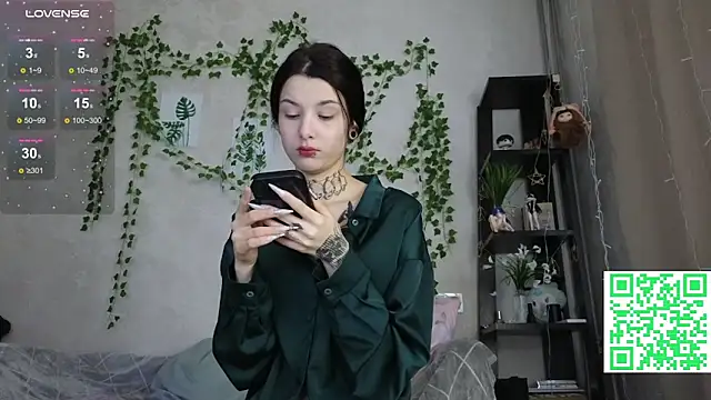 LeonaHinnes online show from February 2026 02:28:02 AM