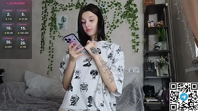 LeonaHinnes online show from April 2026 11:02:02 AM