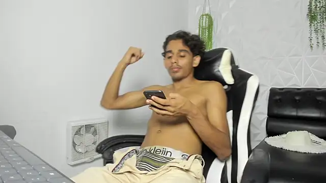 danny hot23  online show from April 2026 02:53:02 AM