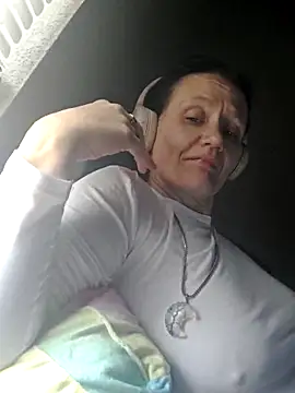 CrownedCuppa online show from April 2026 07:32:01 PM