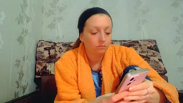 Snapshot of CrystallAngel chatting on January 2026 05:27:01 PM CrystallAngel online show from January 2026 05:27:01 PM