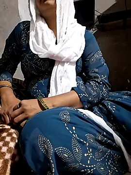 Radhacpl9528 online show from February 2026 05:37:02 AM