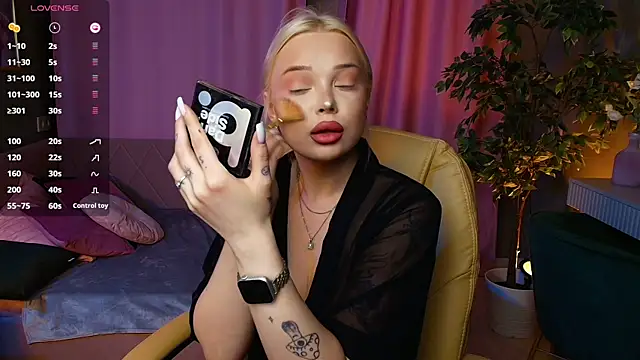 Leslie Caronn online show from April 2026 07:39:01 AM