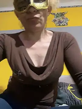 SexyMamiVee online show from April 2026 05:00:01 PM