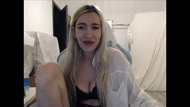 BarbieBlondieGirl online show from February 2026 07:01:01 PM