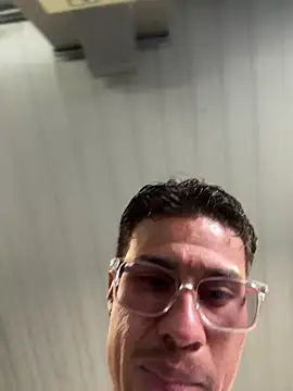 Snapshot of Latin_Paisa_Boy chatting on April 2026 05:54:02 PM Latin Paisa Boy online show from April 2026 05:54:02 PM