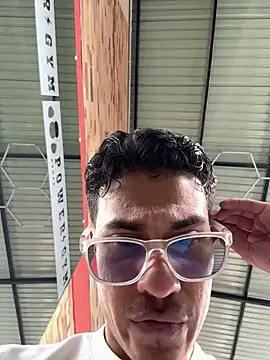 Snapshot of Latin_Paisa_Boy chatting on May 2026 06:09:01 PM Latin Paisa Boy online show from May 2026 06:09:01 PM