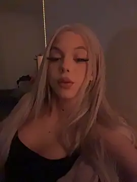 Snapshot of MiaTamara chatting on January 2026 07:39:02 PM MiaTamara online show from January 2026 07:39:02 PM