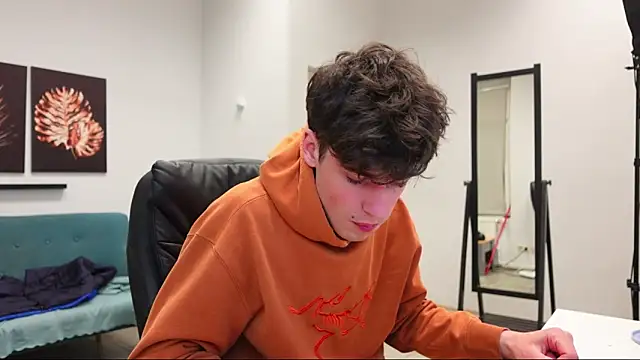 Daniel Shawnn online show from April 2026 08:04:02 PM