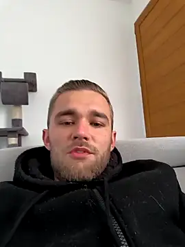 Benjamiinlt online show from April 2026 09:59:01 AM