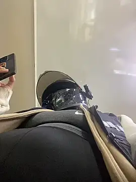 Scarlet auraa online show from April 2026 11:26:01 PM