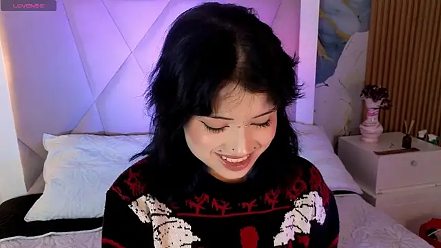 Snapshot of Sienna_Desiree chatting on May 2026 04:07:02 AM Sienna Desiree online show from May 2026 04:07:02 AM