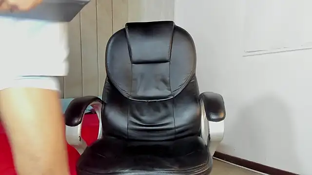 Liam Mush online show from February 2026 09:00:02 PM