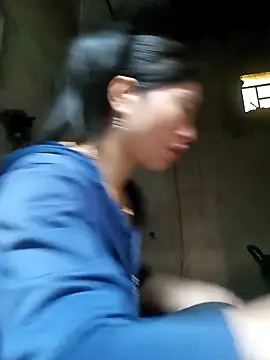 Hiniyk2 online show from April 2026 04:32:01 AM