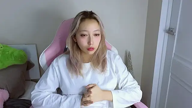 jasmilee online show from February 2026 07:21:01 PM