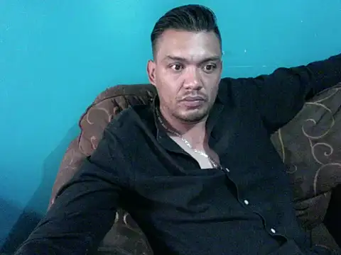 latinomoreno95 online show from February 2026 10:36:02 PM