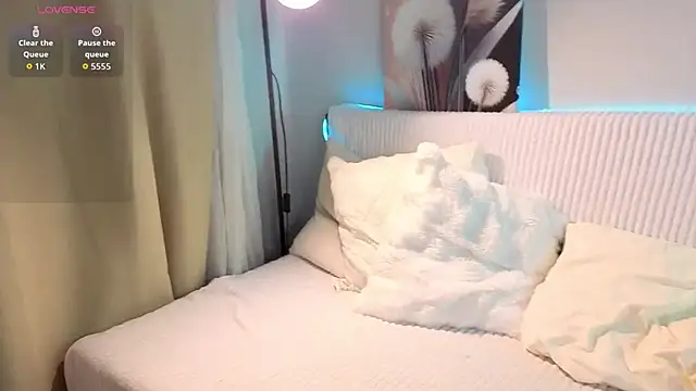 SmolCutie online show from March 2026 04:18:01 AM