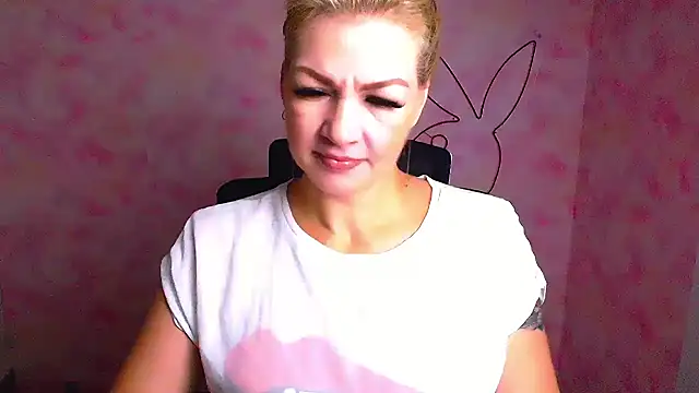 Snapshot of Madonna_Fire chatting on July 2026 05:43:01 AM Madonna Fire online show from July 2026 05:43:01 AM