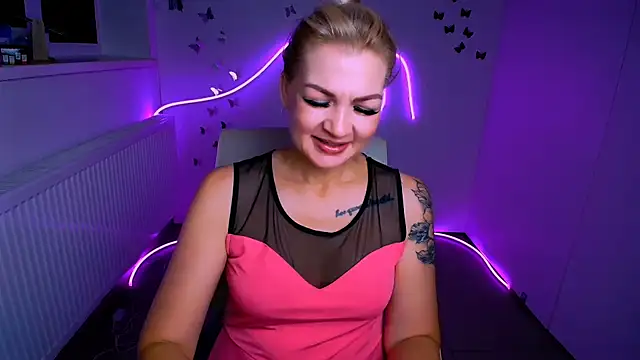 Snapshot of Madonna_Fire chatting on July 2026 11:53:01 AM Madonna Fire online show from July 2026 11:53:01 AM