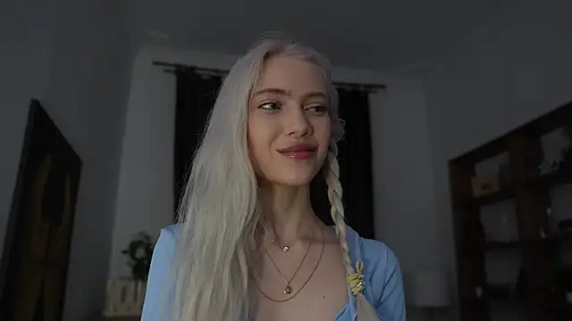 KristalCrowner online show from April 2026 07:22:01 PM