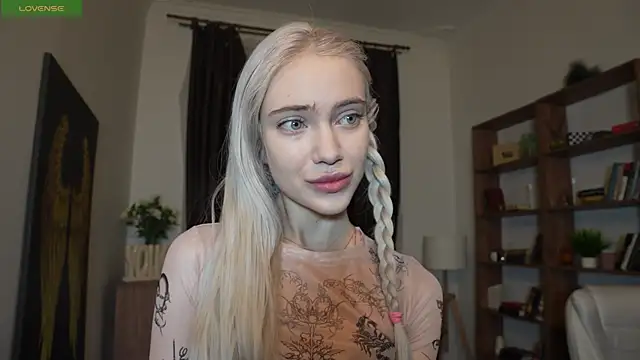 KristalCrowner online show from April 2026 07:30:02 PM