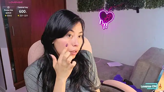 LolaOpalX online show from April 2026 04:59:01 PM