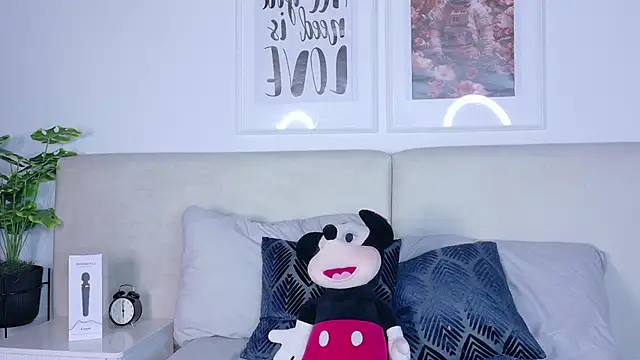 soffy hilltom online show from March 2026 11:39:02 AM