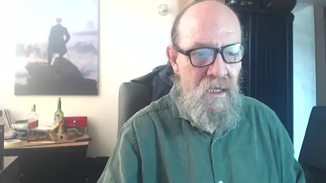 Snapshot of Uncle_Hottie chatting on June 2026 03:27:01 PM Uncle Hottie online show from June 2026 03:27:01 PM