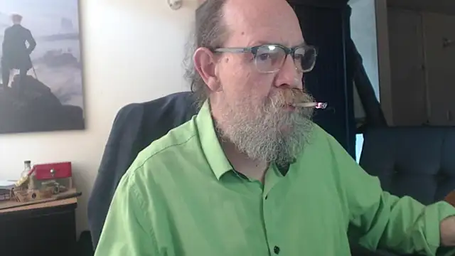 Snapshot of Uncle_Hottie chatting on June 2026 03:27:01 PM Uncle Hottie online show from June 2026 03:27:01 PM