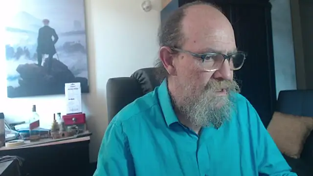 Snapshot of Uncle_Hottie chatting on July 2026 03:38:01 PM Uncle Hottie online show from July 2026 03:38:01 PM