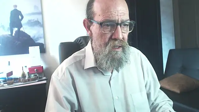 Snapshot of Uncle_Hottie chatting on July 2026 03:03:01 PM Uncle Hottie online show from July 2026 03:03:01 PM