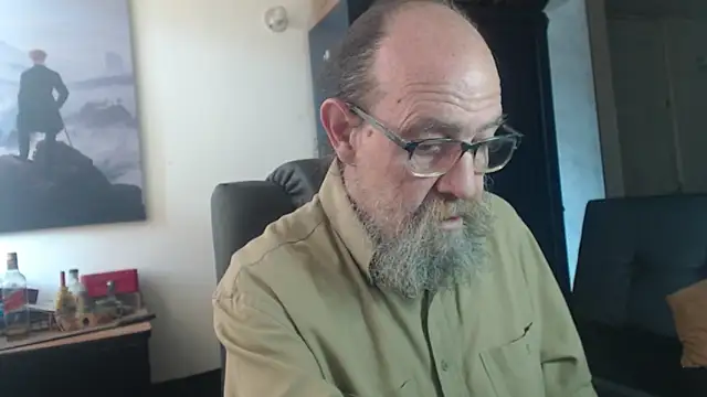 Snapshot of Uncle_Hottie chatting on July 2026 03:48:02 PM Uncle Hottie online show from July 2026 03:48:02 PM