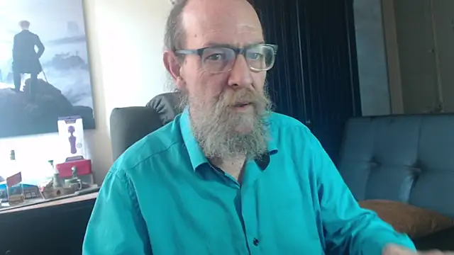 Snapshot of Uncle_Hottie chatting on July 2026 04:24:01 PM Uncle Hottie online show from July 2026 04:24:01 PM