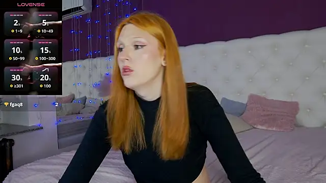 LunaBl1ss online show from February 2026 04:00:01 PM