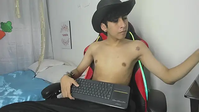 julian xx online show from April 2026 07:11:02 PM