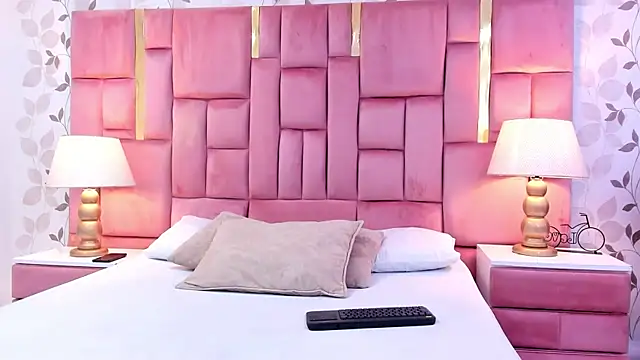 CintiaHolms online show from January 2026 04:27:01 AM