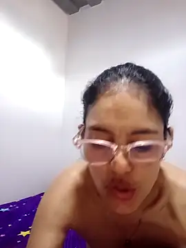 Snapshot of Elizabeth_manzon chatting on May 2026 07:10:01 PM Elizabeth manzon online show from May 2026 07:10:01 PM