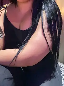 Lina Velvet  online show from April 2026 06:05:01 PM