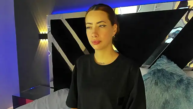 LolaGray   online show from January 2026 05:39:01 PM