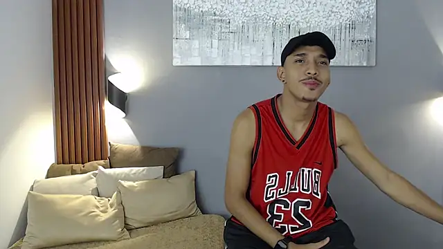 Julian Dark  online show from February 2026 05:15:01 AM