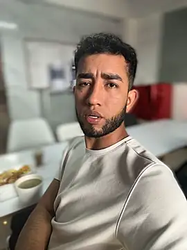 Snapshot of liam_bronw chatting on January 2026 06:00:02 PM liam bronw online show from January 2026 06:00:02 PM