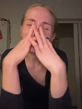 Sunny Eve online show from April 2026 08:39:02 PM