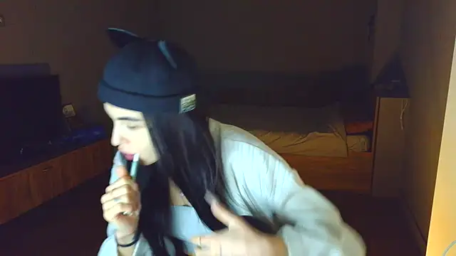 Vlada Elfie online show from April 2026 07:27:01 PM