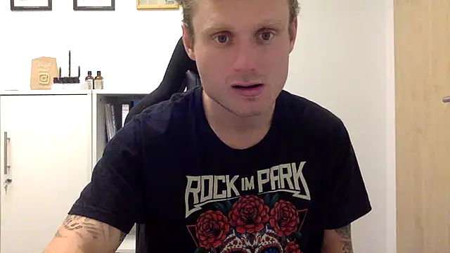 Fitlover1994 online show from January 2026 02:52:02 PM