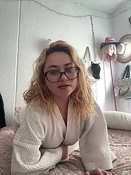 Lililuxx online show from February 2026 08:32:01 PM