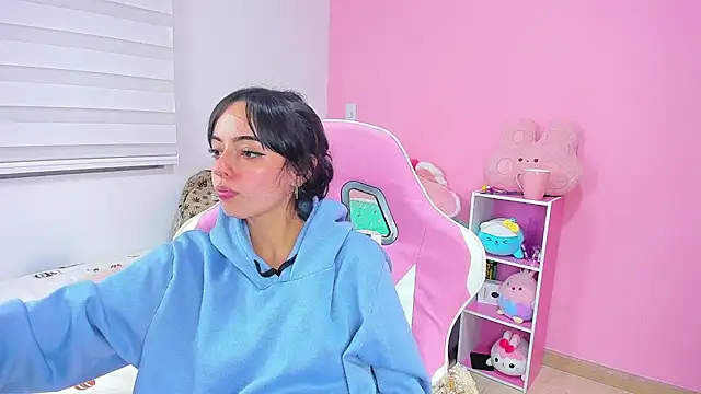 LittleAlexandra online show from March 2026 05:02:01 AM